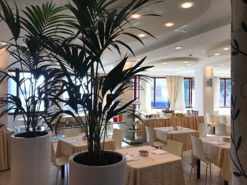 Hotel Caraibi Milano Marittima Exterior foto